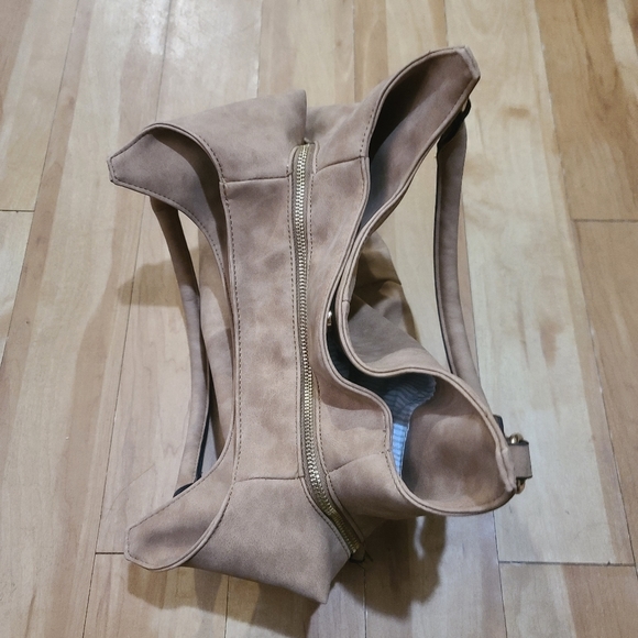 Bag: pre-owned. No issues, like new. - Picture 3 of 5